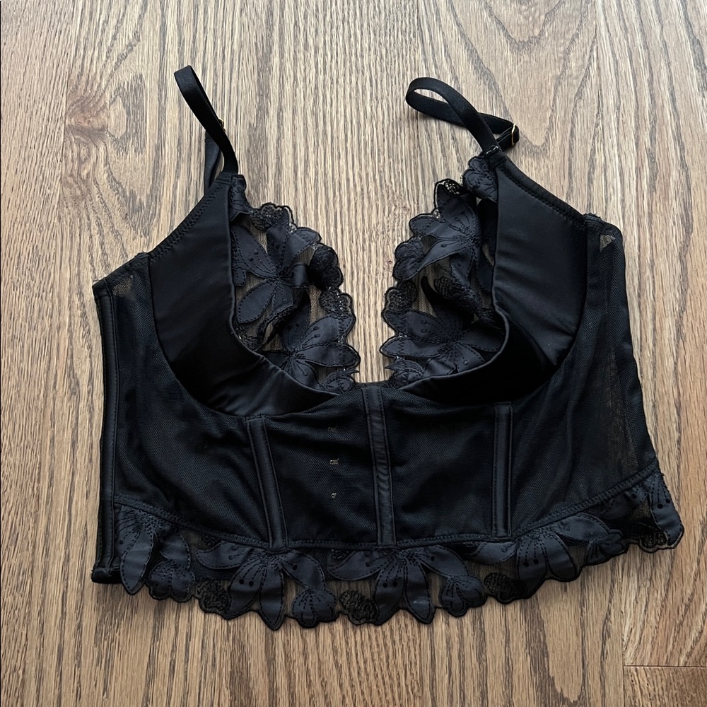 Victoria’s Secret Black Lace Bralette. Size Small